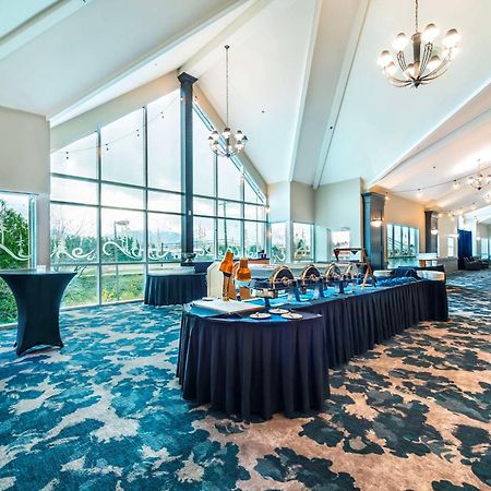 Clarion Hotel & Conference Centre Abbotsford Exterior photo