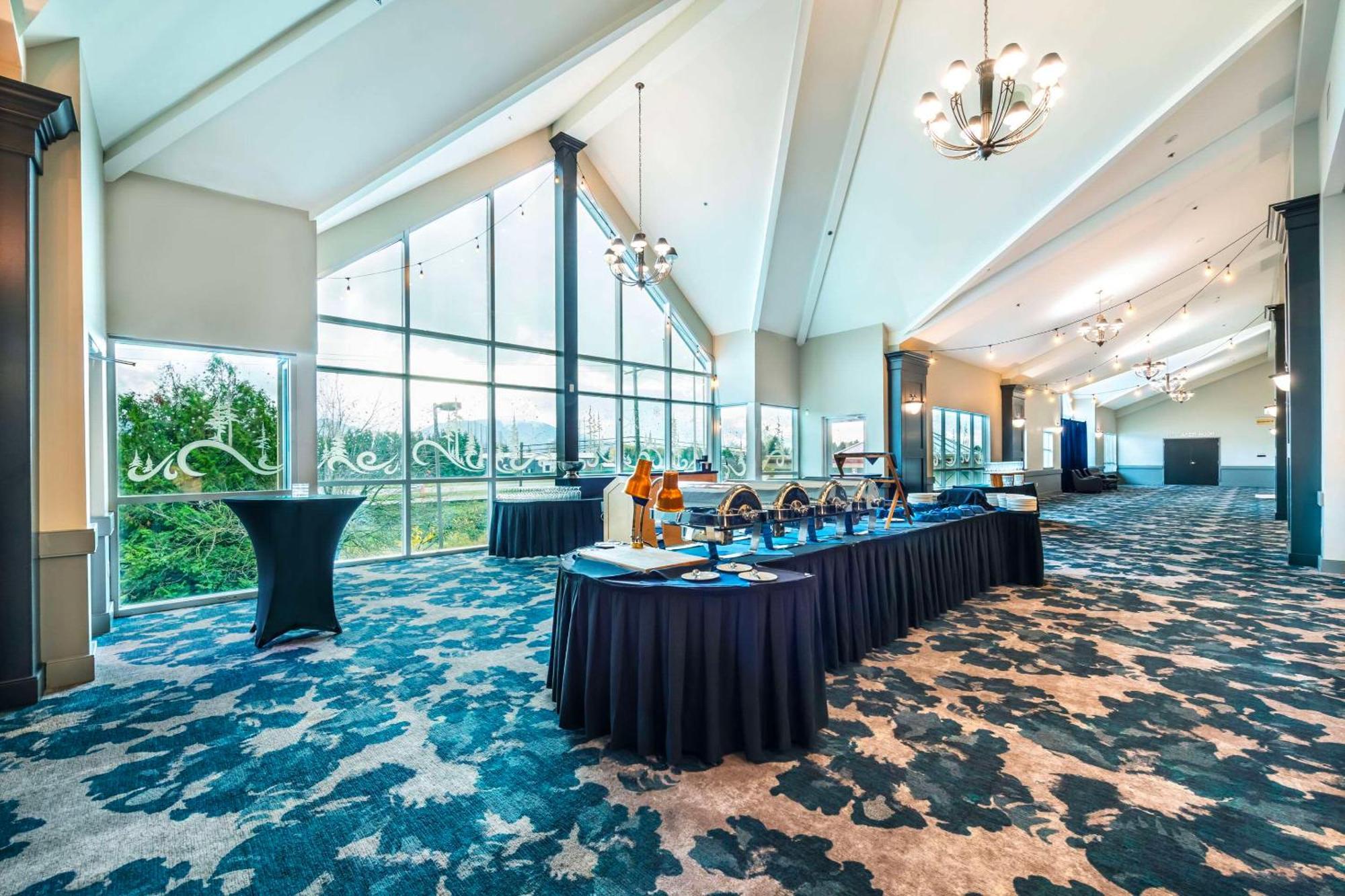 Clarion Hotel & Conference Centre Abbotsford Exterior photo